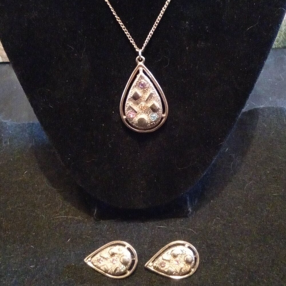 Vintage Sarah Coventry Earring- Necklace Set